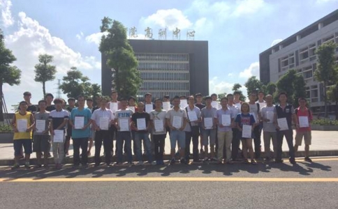 瀟灑模具學員不定期安排到各地免費參加培訓考證活動