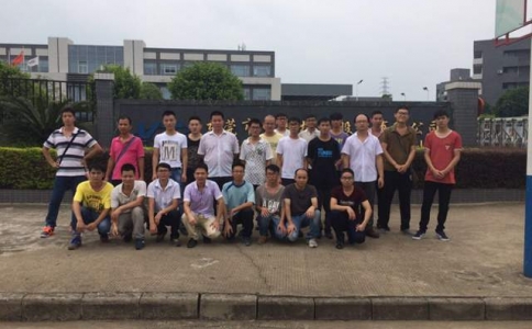 瀟灑學校每月安排學員到中泰汽車模具廠學習