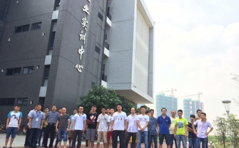 瀟灑模具部分學員集體去東莞高訓中心參觀學習各項技能