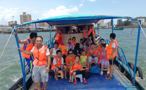 瀟灑模具9周年慶_全體員工惠州雙月灣兩日游