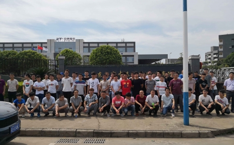 瀟灑模具培訓全體學員_在中泰模具工廠現場學習實習