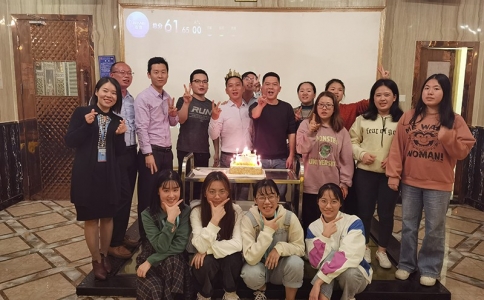 這個生日不一樣——胡老師，生日快樂，童心永駐！