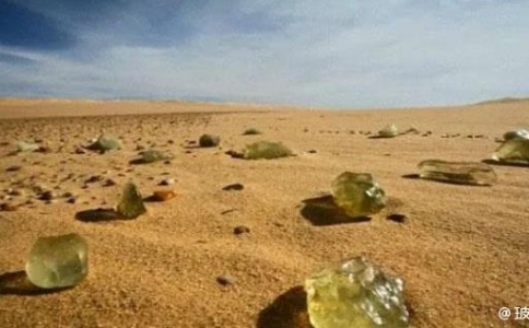 “魔術球”沙漠玻璃“從天而降”,3000多年前就已出現玻璃？