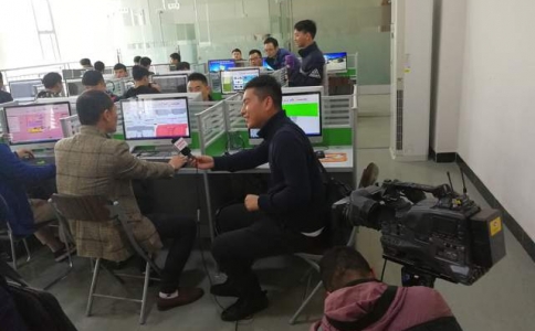 河源電視臺到模具學院采訪