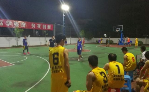 瀟灑學員與模具企業參加籃球友誼賽